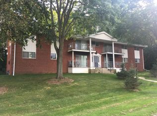209 Williamsburg Dr APT 3, Mequon, WI 53092