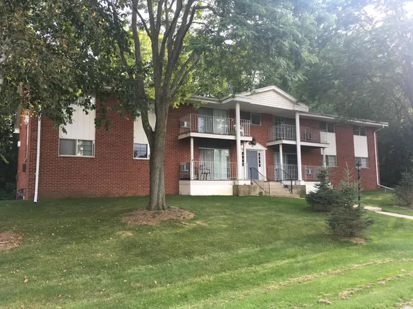 209 Williamsburg Dr APT 3, Mequon, WI 53092
