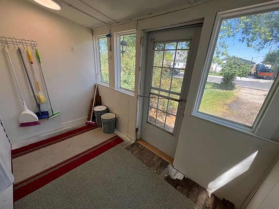 2nd image of 713 E Adams Ave