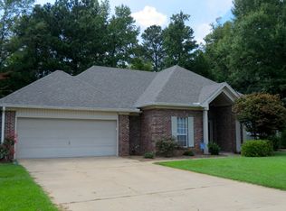 194 Acorn Dr, Columbus, MS 39705