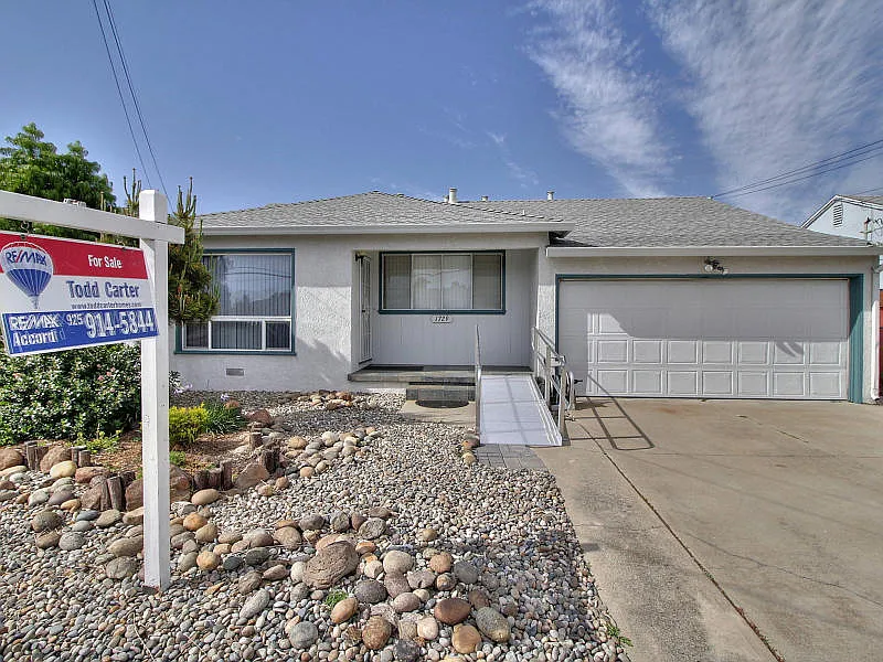 1729 Manor Blvd photo 1