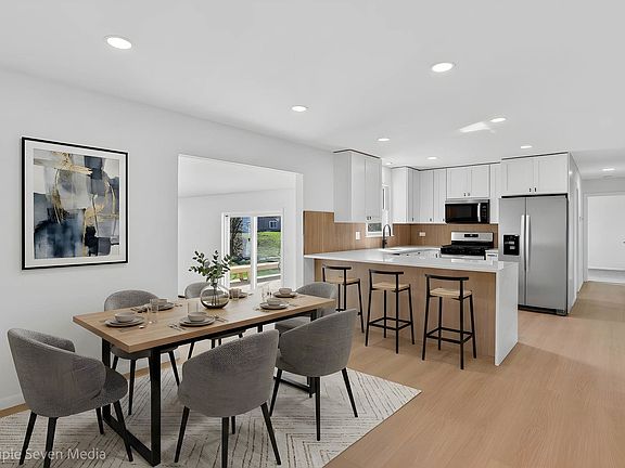 3rd image of 22509 Mission Dr