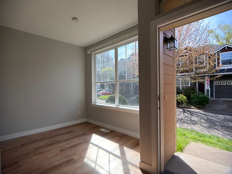 3608 NE 42nd St — Photo 3