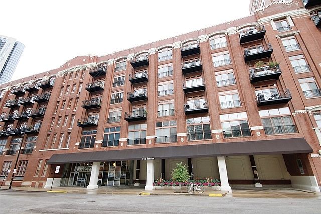 1st image of 360 W Illinois St APT 4G