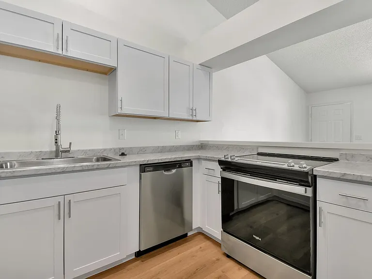 Coventry Apartments — Photo 47