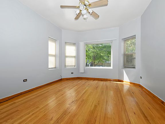 4th image of 6001-05 S Whipple St #1