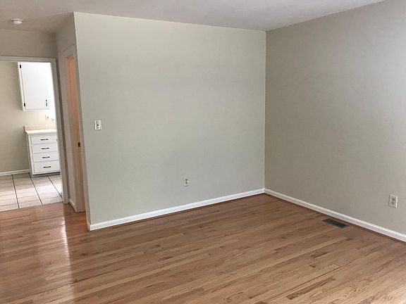 4th image of 5512 Woodland Ln