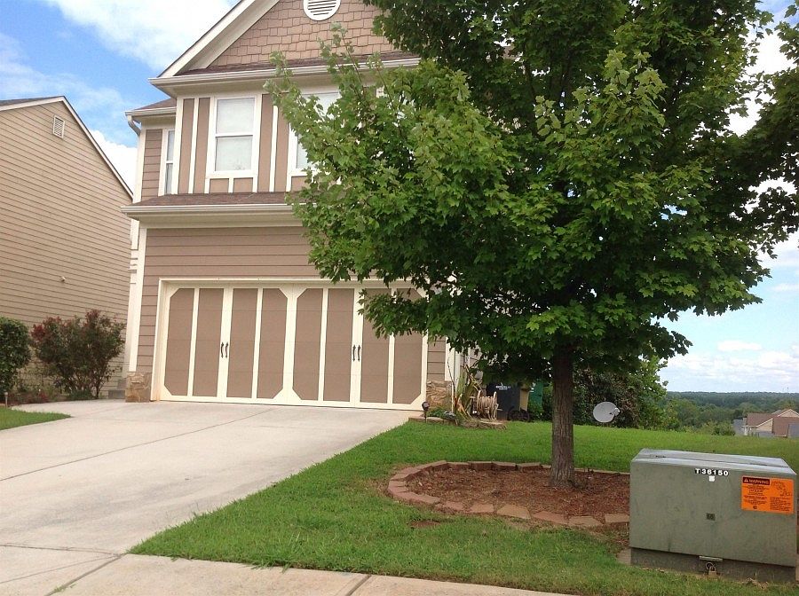 2nd image of 238 Tulip Ln