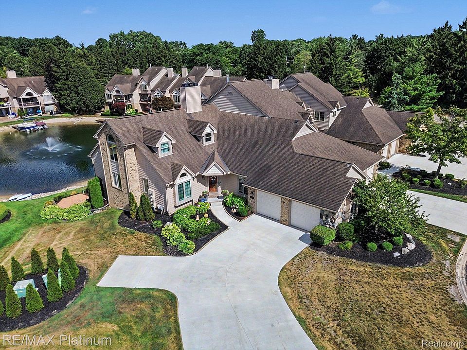 1st image of 18012 Blue Heron Pointe Dr