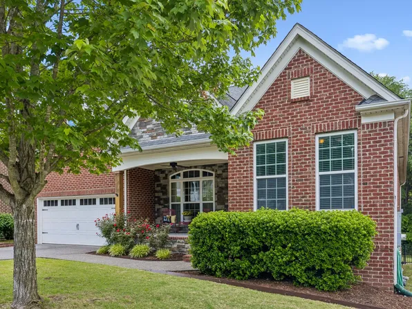 6013 Christmas Dr, Nolensville, TN 37135
