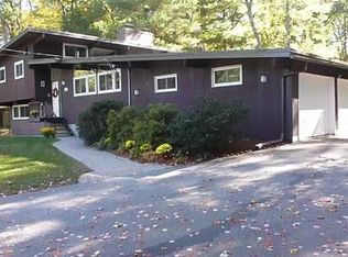 11 Overlook Dr, Bedford, MA 01730