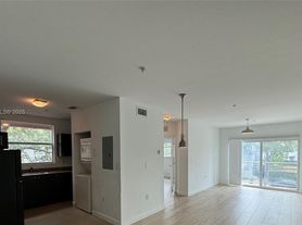529 NE 62nd St