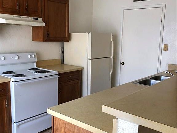 3rd image of 435 Pogue St