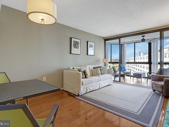 3rd image of 1001 N Randolph St APT 1021