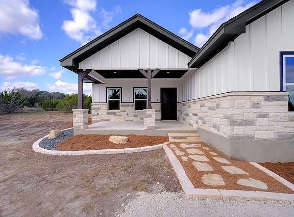 4th image of 384 Longhorn Dr