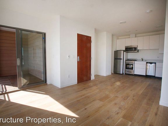 2nd image of 1050 Valencia St #204