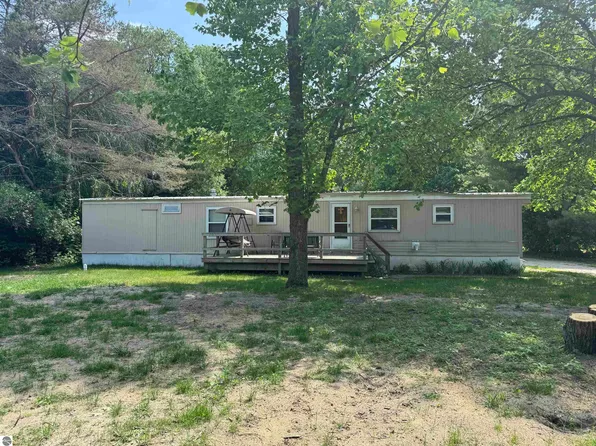 126 Chippewa Trl, Buckley, MI 49620