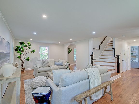 4th image of 1612 Amberly Rd