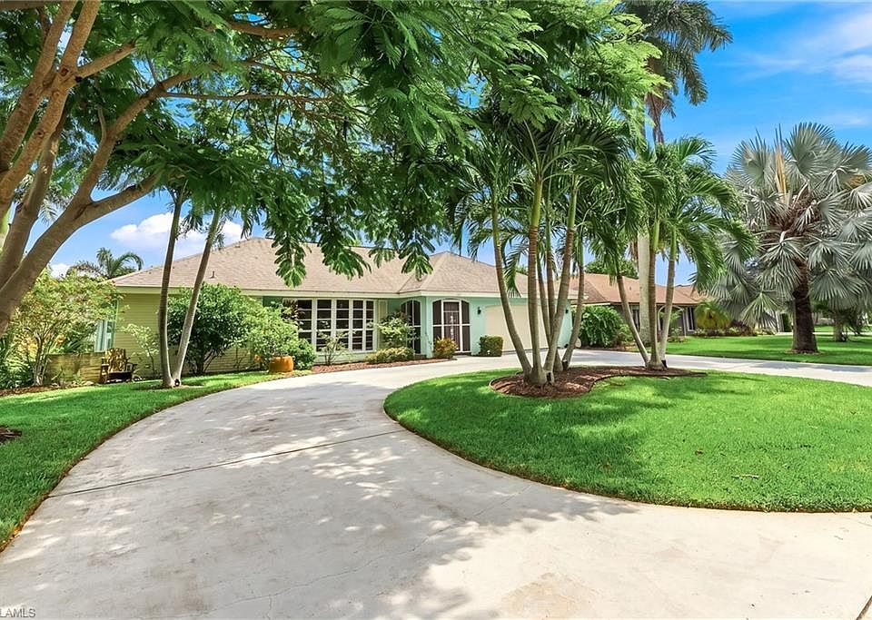 1st image of 350 Pinehurst CIR