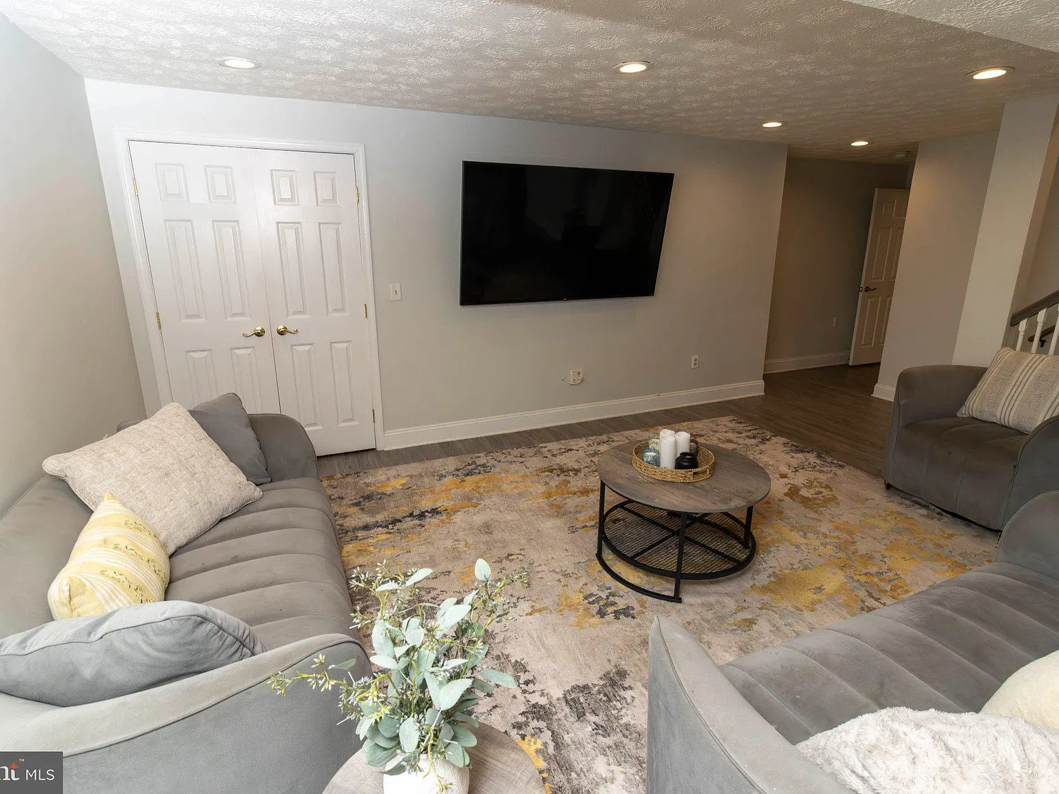 1 bed, 1.0 bath, 1561 sqft, $1,800 — Photo 2