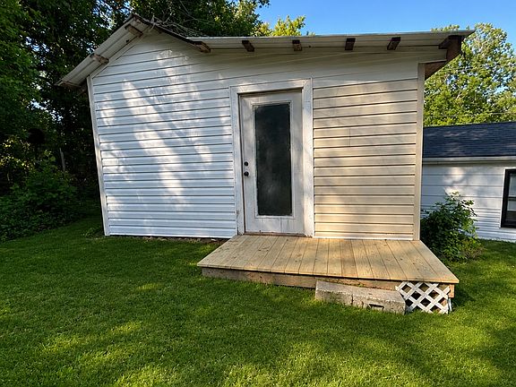 3rd image of 8529 Summer View Dr