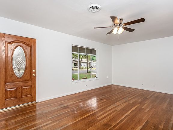 5th image of 111 Beverly Dr