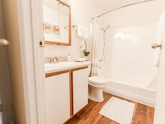 Fife Apartments - The Lakes at Fife Apartments - Master Bath