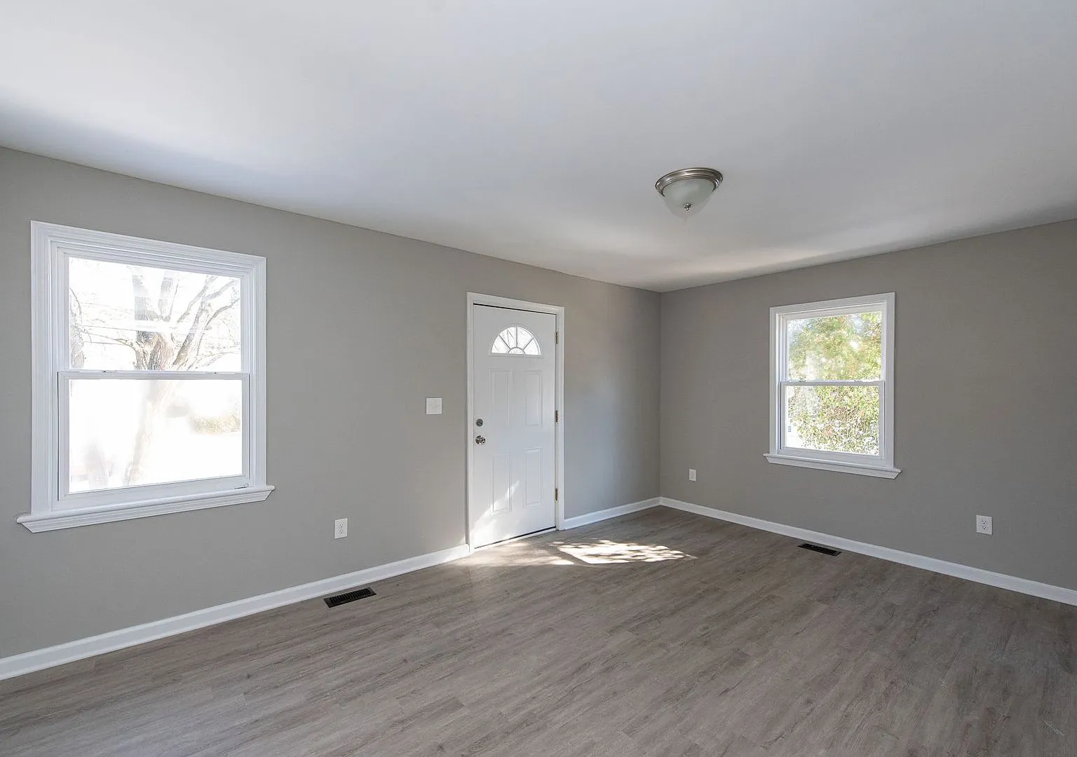 *Move In Special* Covedale - Adorable 3 Bed 1 Bath Cape Cod — Photo 3