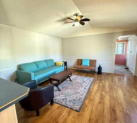 5th image of 15 Dewberry Rd