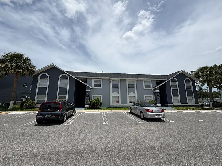 4124 Pershing Pointe Pl #4 — Photo 3