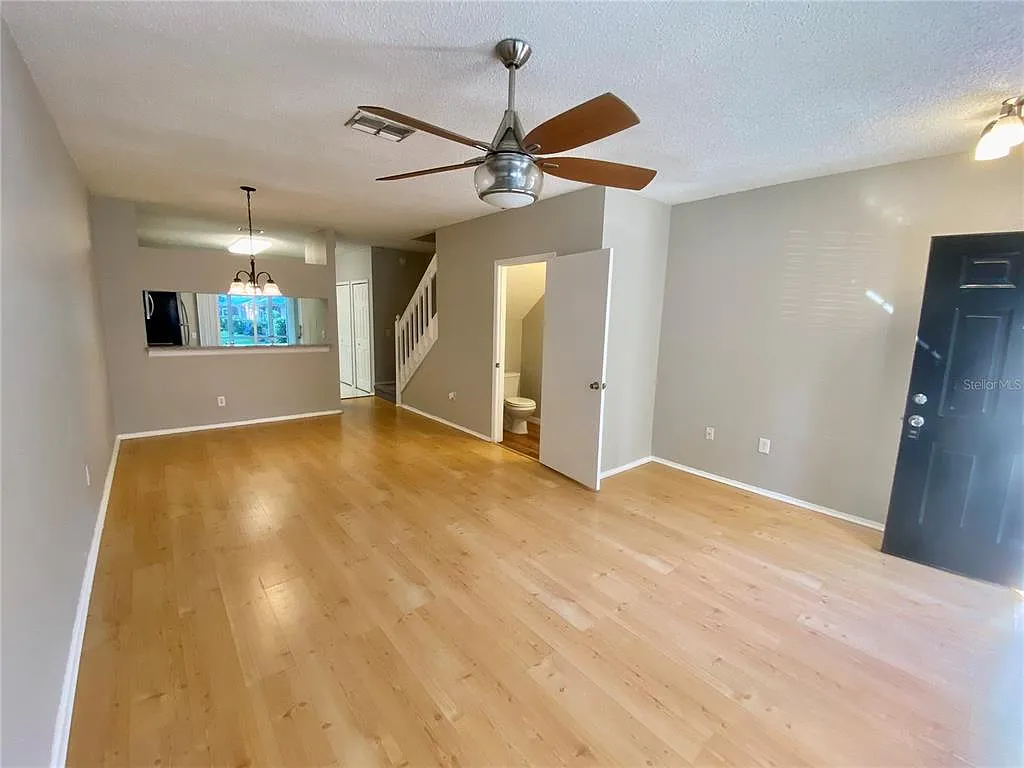 2 bed, 2.5 bath, 1152 sqft, $2,095 — Photo 4