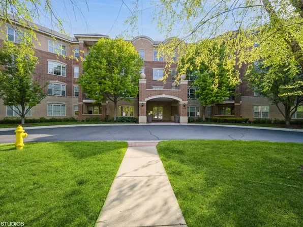 2700 Summit Dr APT 307, Glenview, IL 60025