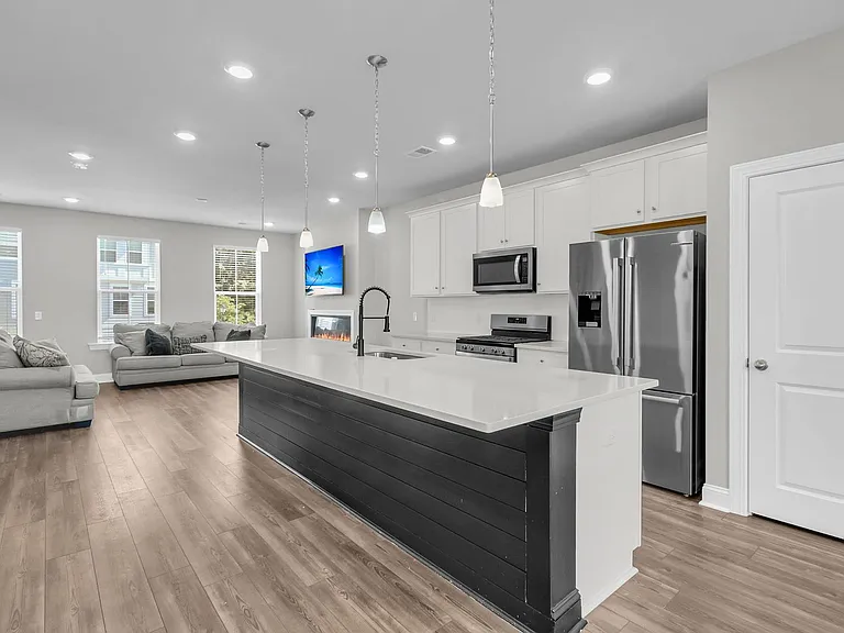 1247 Tice Ln — Photo 7