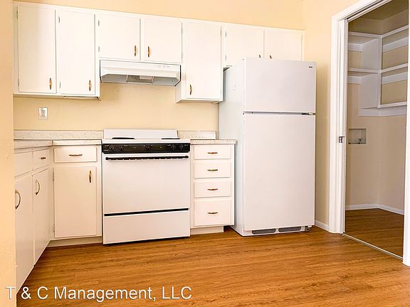 3rd image of 536 Madeira Dr SE #A