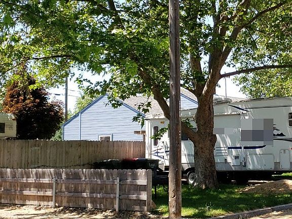 3rd image of 309 W Washington St