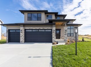 1757 Forest Ridge Dr, Valparaiso, IN 46385