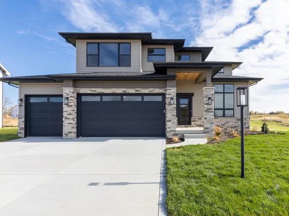 1757 Forest Ridge Dr, Valparaiso, IN 46385