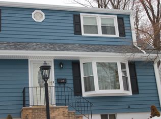 39 Oak Ln, Verona, NJ 07044