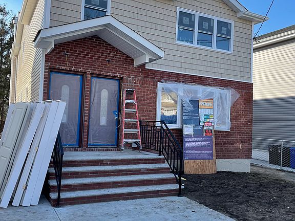 2nd image of 11022 178th St