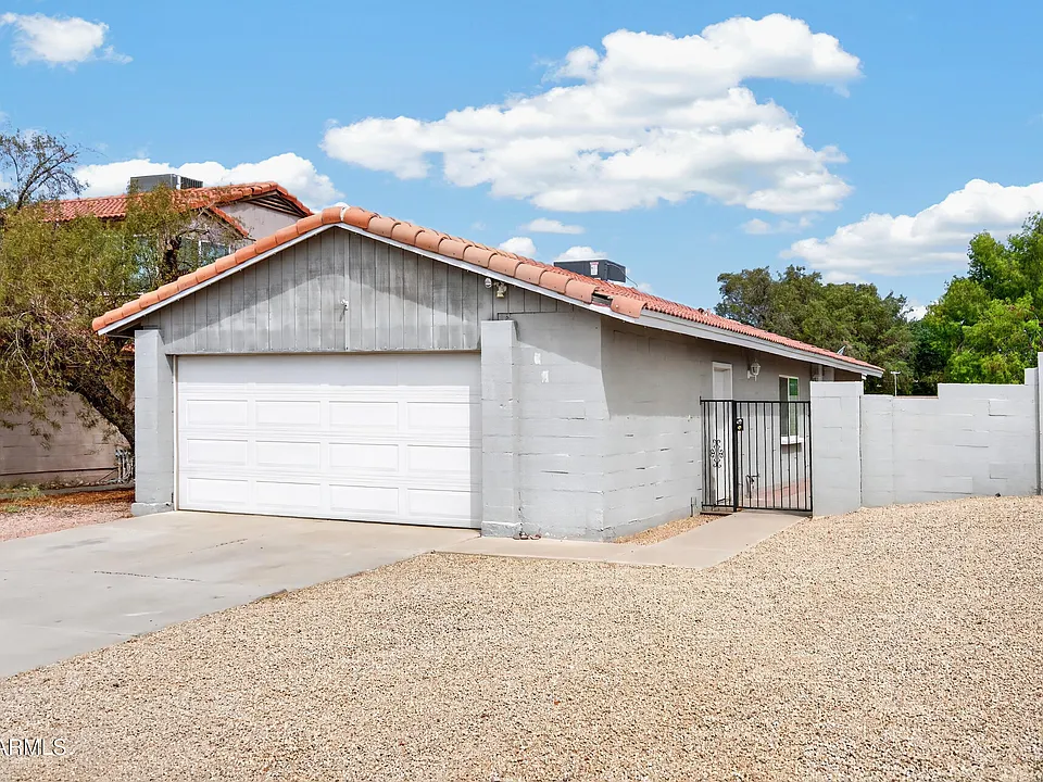 4902 W Crocus Dr