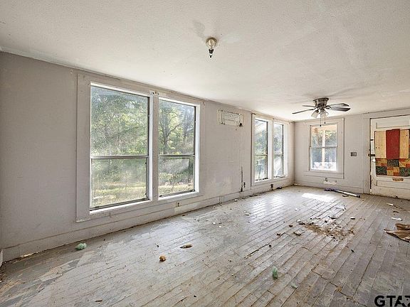 4th image of 171 Dechard St