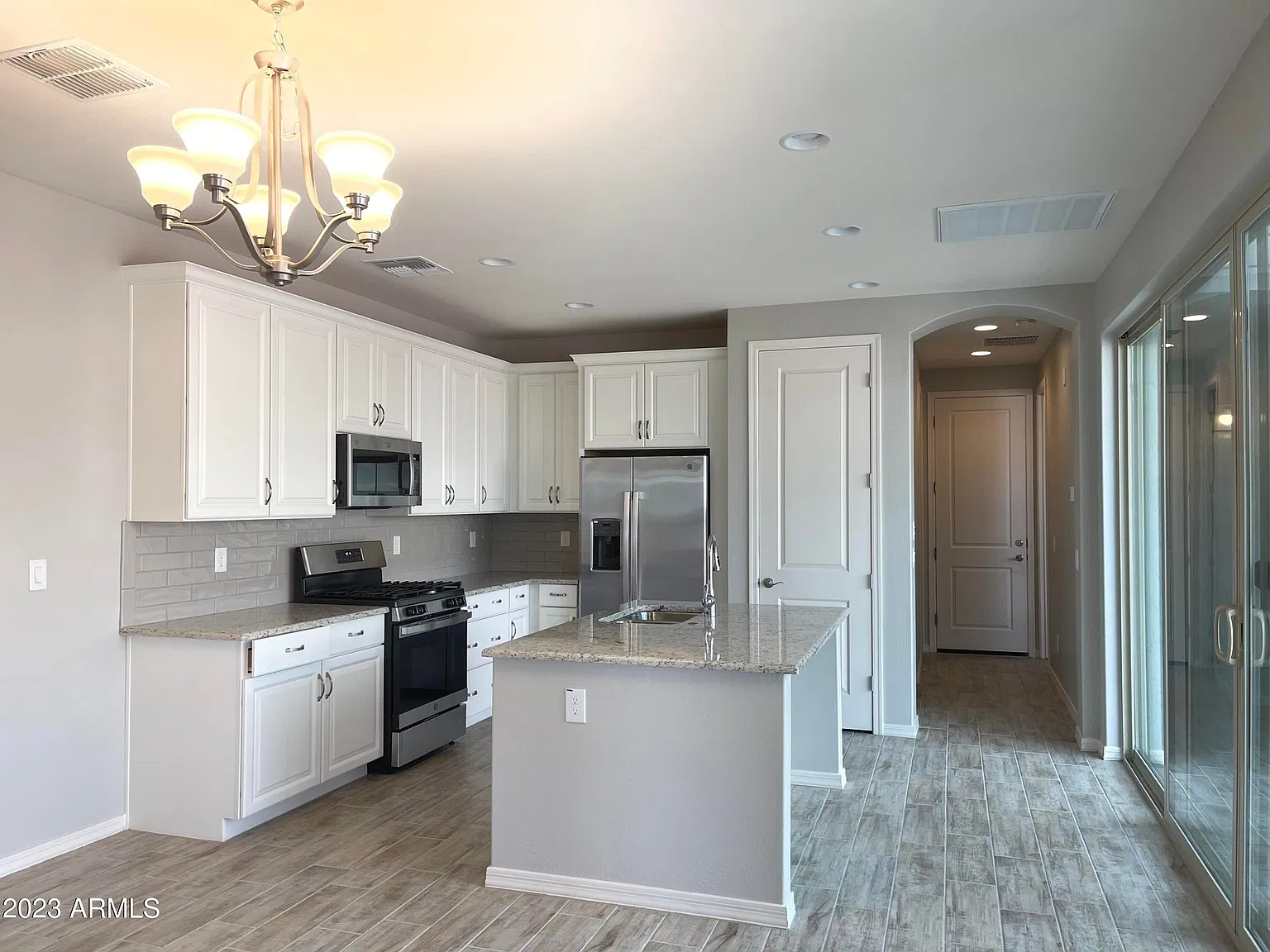 4 bed, 2067 sqft, $2,700 — Photo 3