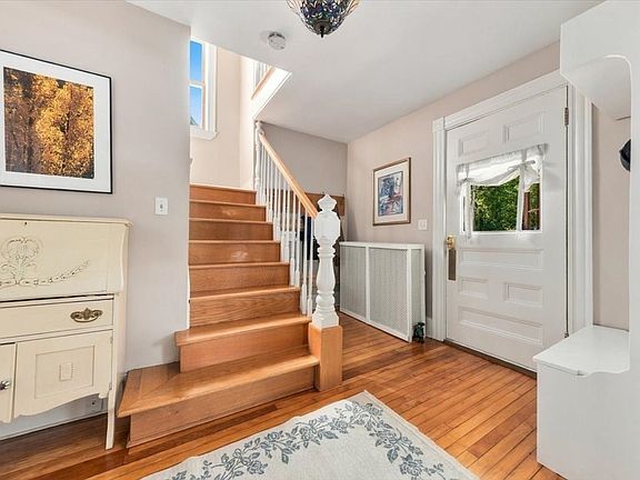 4th image of 19 Tower Ave