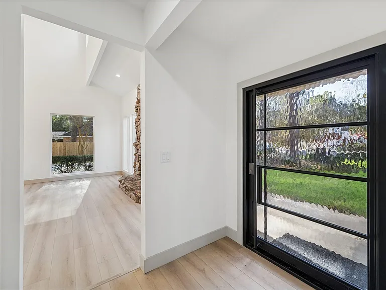 2306 Mill Lake Dr — Photo 18