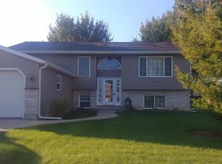 1907 Sunset Dr, Twin Lakes, WI 53181