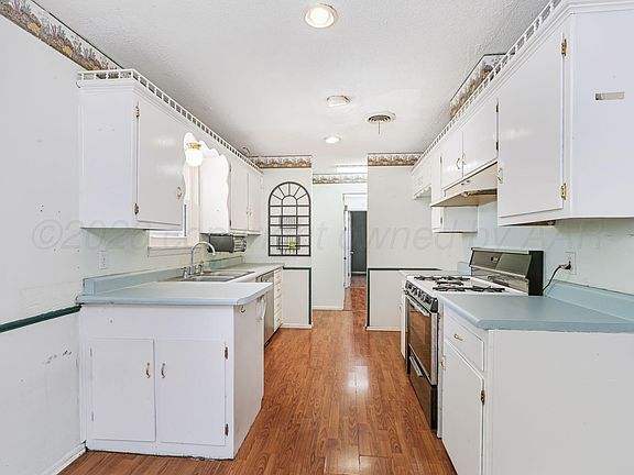 5th image of 5013 SW 57th Ave
