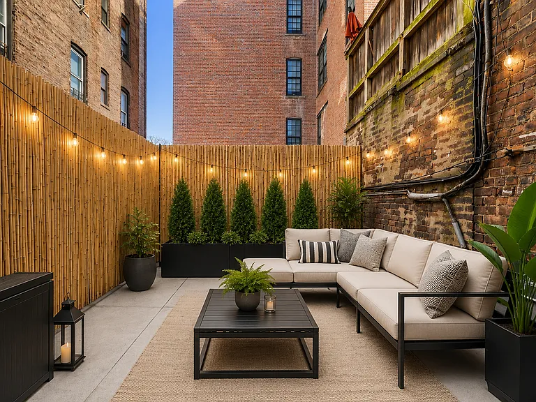 280 E 10th St #4 — Photo 1