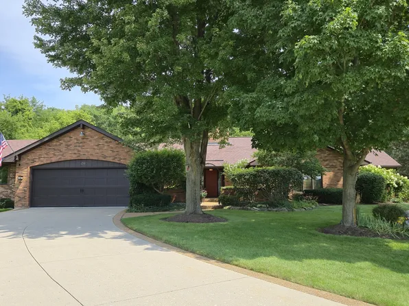 20 Greenbriar Ln, Hawthorn Woods, IL 60047