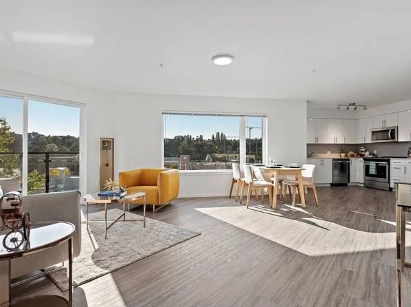 4609 Union Bay Pl NE #637