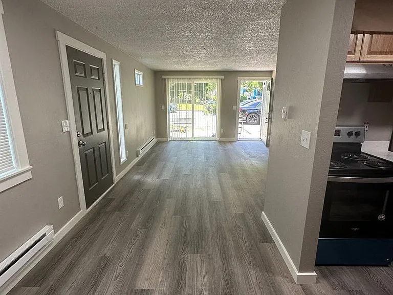 519 Burnett Ave S #1 — Photo 6